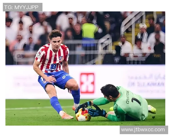 足总杯激战:皇马与拜仁1比1平局神扑引发争议判罚全场沸腾